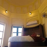 Сьюит (Kashi Suite with Balcony and River View (Darshan Assistance for Kashi Vishwanath Temple Available)) отеля Palace On Steps, Варанаси