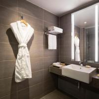 Сьюит (Улучшенный двухместный люкс с 1 кроватью) отеля Orakai Cheonggyesan Hotel, Сеул