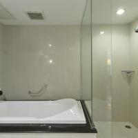 Четырехместный (One Bedroom Executive Suite (4 pax)) отеля Centre Point Sukhumvit Thong-Lo, Бангкок