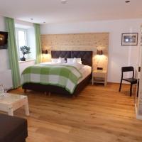 Двухместный (Номер Делюкс (для 2 взрослых и 1 ребенка)) отеля Hotel Neue Post, Бах