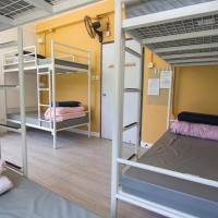 Номер (1 Bed in 6-Person Female Dormitory) хостела YHA Jockey Club Mt. Davis Youth Hostel, Гонконг (город)