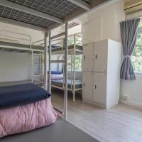 Номер (1 Bed in 6-Person Male Dormitory) хостела YHA Jockey Club Mt. Davis Youth Hostel, Гонконг (город)