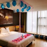 Двухместный (Mainland Chinese Citizens - U Plus Romantic Double Room) отеля IU Hotel Chongqing Jiefangbei, Чунцин