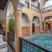 Сьюит (Полулюкс, вид на бассейн) отеля Riad Itrane, Марракеш