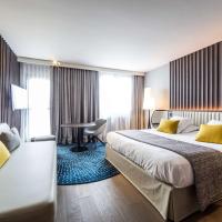 Трехместный (Triple Room with 1 Queen Bed and Sofa Bed - Non-Smoking) отеля Best Western Premier Hôtel de la Paix, Реймс