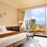 Двухместный (Deluxe Seaview King Room with Balcony) отеля Hong Kong Gold Coast Hotel, Гонконг (город)