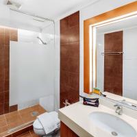 Семейный (Семейный номер) отеля RedDoorz Plus near Mango Avenue Cebu, Себу