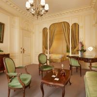 Сьюит (Полулюкс Делюкс) отеля Hôtel Raphael, Париж