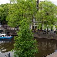 Двухместный (Небольшой двухместный номер с 1 кроватью и видом на канал) отеля Max Brown Hotel Canal District, Амстердам