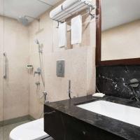 Двухместный (Premier Twin Room - Smoking with INR 250 discount on Food Bill (Meal Credit)) отеля Howard Johnson Kolkata, Калькутта