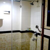 Двухместный (Улучшенный номер) отеля Emerald Hotel & Service Apartments, Мумбай