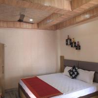 Двухместный (Номер с кроватью размера «king-size» и балконом) хостела Varanasi Hostel, Варанаси