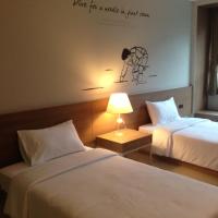 Двухместный (Стандартный двухместный номер с 2 отдельными кроватями) хостела CHERN Hostel, Бангкок