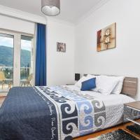 Сьюит (Семейный люкс с балконом, с которого открывается вид на город) апартаментов Lux Apartments Sunrior, Будва