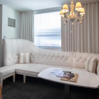 Двухместный (Номер Alexandria с кроватью размера «king-size») курортного отеля SAHARA Las Vegas, Лас-Вегас