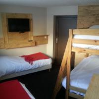 Сьюит (Люкс с видом на горы) отеля Hôtel La Vanoise, Тинь