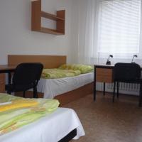 Трехместный (Трехместный номер с собственной ванной комнатой) хостела Koleje J.A.Komenského, Брно