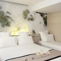 Трехместный (Классический номер с кроватью размера «queen-size» и односпальной кроватью) отеля Best Western Hotel Faubourg Saint Martin, Париж