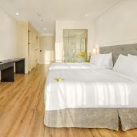 Двухместный (Executive Twin Room with Balcony and Bay View) отеля Danang Golden Bay, Дананг