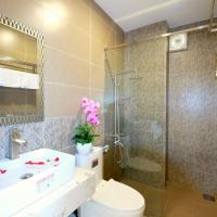 Семейный (Семейный номер с балконом) отеля Mari Gold Hotel & Apartment, Дананг