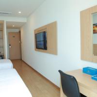 Трехместный (Трехместный номер с видом на горы) отеля Gold Boutique Hotel, Дананг