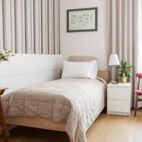 Одноместный (Небольшой одноместный номер) семейного отеля Apple Inn, Варшава