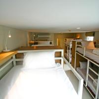 Семейный (Семейный номер) хостела CHERN Hostel, Бангкок