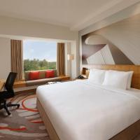 Двухместный (Executive Premier Floor 1 Queen Bed with 1 way airport transfer) отеля Novotel Hyderabad Convention Center, Хайдарабад