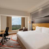 Двухместный (Superior 1 Queen Bed) отеля Novotel Hyderabad Convention Center, Хайдарабад