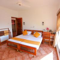 Двухместный (Двухместный номер с 1 кроватью или 2 отдельными кроватями, вид на озеро) семейного отеля Mcleod-Inn, Канди