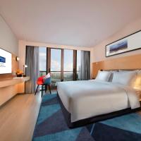 Двухместный (Улучшенный номер с кроватью размера «king-size») отеля Holiday Inn Express Beijing Shijingshan Parkview, Пекин