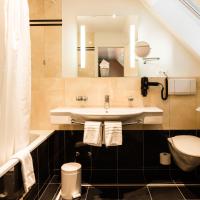 Двухместный (Улучшенный двухместный номер с 1 кроватью и балконом) отеля Engimatt City-Gardenhotel, Цюрих