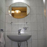 Четырехместный (Четырехместный номер эконом-класса с общей ванной комнатой) гостевого дома HappyHostel, Вена