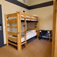 Номер (Кровать в общем 4-местном номере «Премиум» для мужчин) хостела HI Chicago Hostel, Чикаго