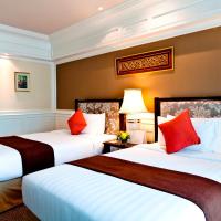 Двухместный (Семейный номер с балконом (4 взрослых)) отеля Royal Princess Larn Luang, Бангкок