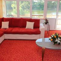 Сьюит (Люкс с видом на озеро) отеля Hotel Herastrau, Бухарест