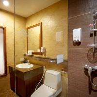 Двухместный (Улучшенный двухместный номер с 1 кроватью) курортного отеля Baan Sukhumvit Soi 18, Бангкок