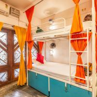 Номер (Спальное место на двухъярусной кровати в общем номере для мужчин и женщин) хостела goStops Varanasi (Stops Hostel Varanasi), Варанаси