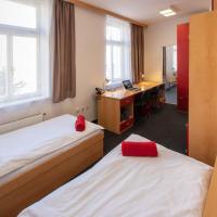 Двухместный (Двухместный номер с 2 отдельными кроватями и собственной ванной комнатой) отеля Masarykova Kolej, Прага