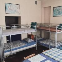 Номер (Кровать в общем 8-местном номере) хостела Hostel Aleje 28, Краков