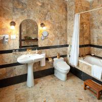 Двухместный (Двухместный номер Colonial Deluxe с 1 кроватью или 2 отдельными кроватями и видом на реку) отеля Hotel Majestic Saigon, Хошимин