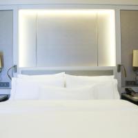 Двухместный (Club lounge access, 1 Bedroom Larger Suite, 1 King, Sea view) отеля The Westin Qingdao, Циндао
