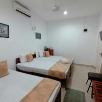 Трехместный (Стандартный трехместный номер) отеля JKAB Park Hotel, Тринкомали