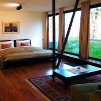 Сьюит (Полулюкс с видом на сад) отеля Hotel President, Загреб