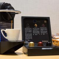 Сьюит (Полулюкс) отеля Novotel Century Hong Kong, Гонконг (город)