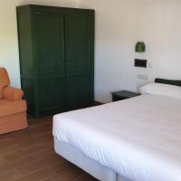 Четырехместный (Классический четырехместный номер) отеля Sabiñanigo Camp & Hotel, Сарагоса