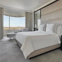 Сьюит (Люкс «Доэни») отеля Four Seasons Hotel Los Angeles at Beverly Hills, Лос-Анджелес