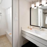 Двухместный (Номер Делюкс с кроватью размера «king-size») курортного отеля Avanti Palms Resort And Conference Center, Орландо