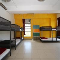 Четырехместный (8-Person Private Dormitory with Shared Bathroom) хостела YHA Bradbury Jockey Club Youth Hostel, Гонконг (город)