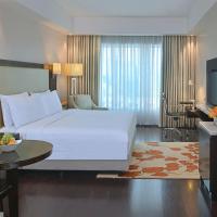 Трехместный (Executive Room Taj Mahal View (Includes 20% off on food and soft beverages, Happy hours)) отеля Four Points by Sheraton Agra, Агра